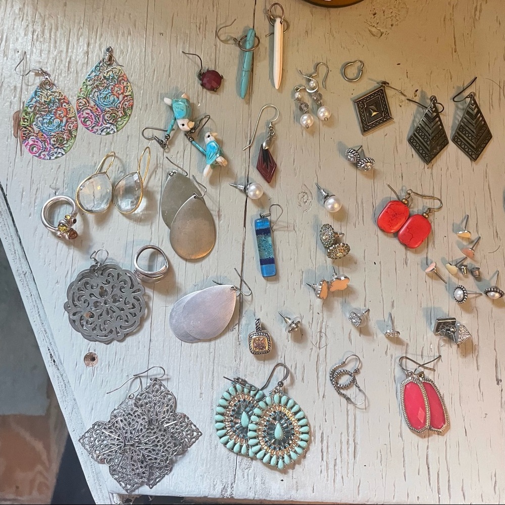 Lot of earrings and rings